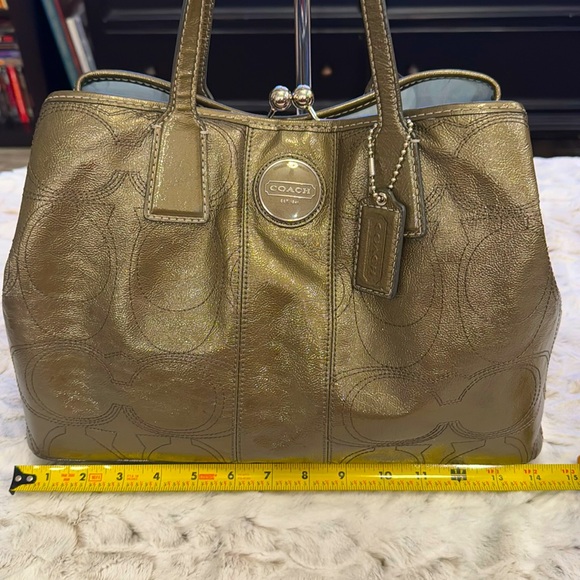 Coach Signature Stitch Patent Leather, Olive Green, 3 Section KISS Lock Purse - Picture 14 of 16